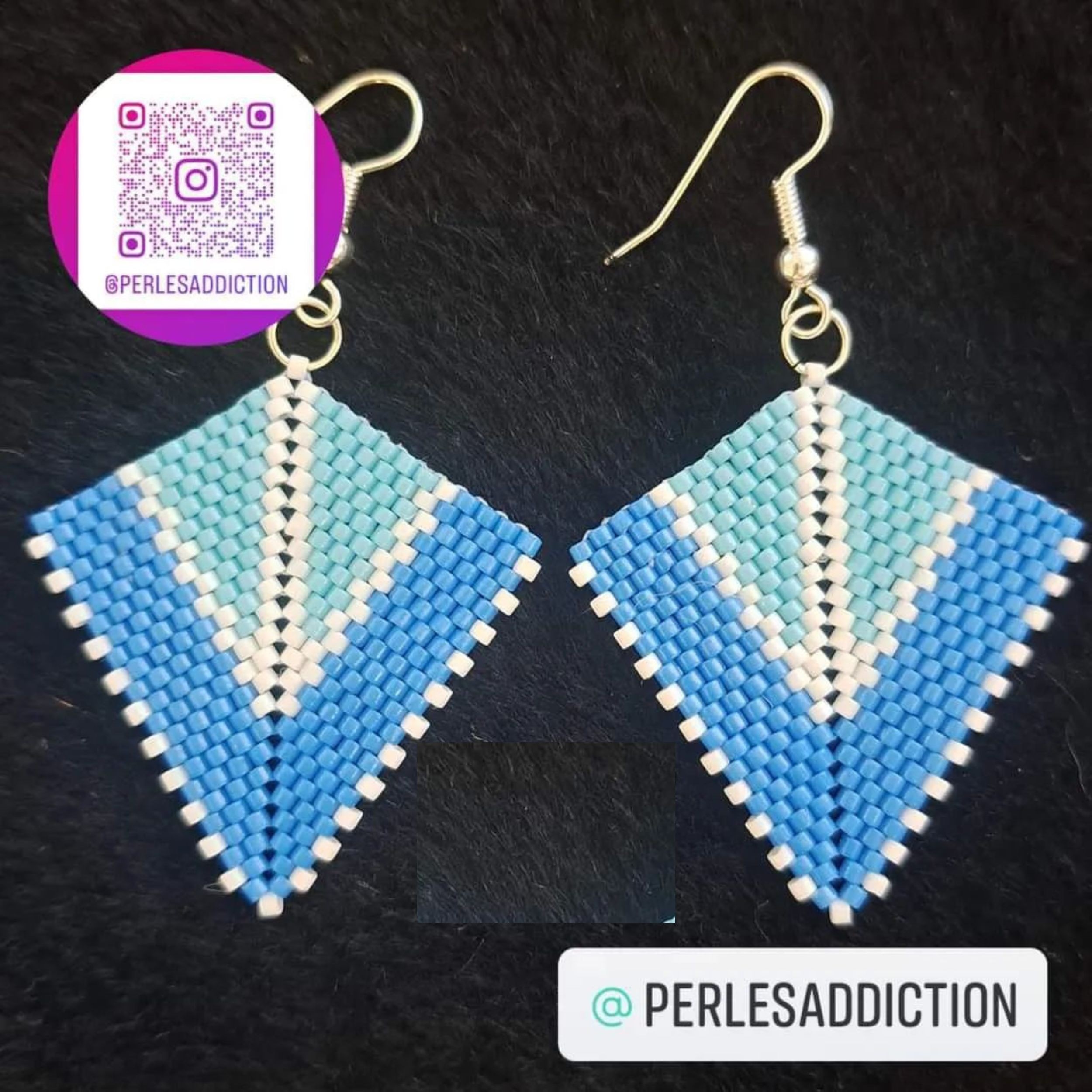 boucles d'oreilles triangle bleu