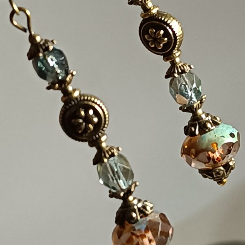 Boucles d'oreilles pendantes femme verre et métal bronze vieilli 