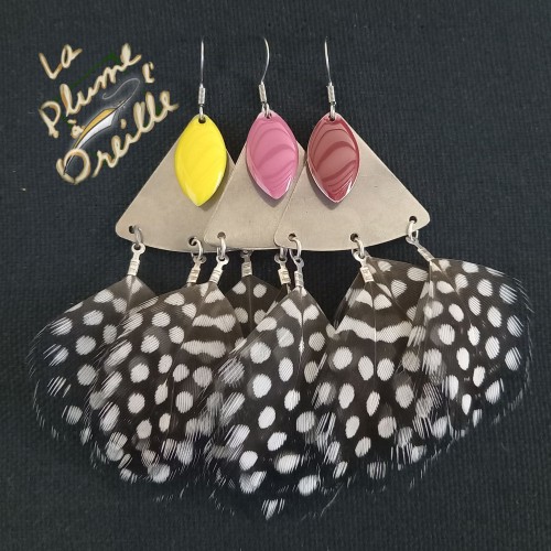 Boucles d'oreilles "Triangle" en plumes. Couleurs perles au choix !