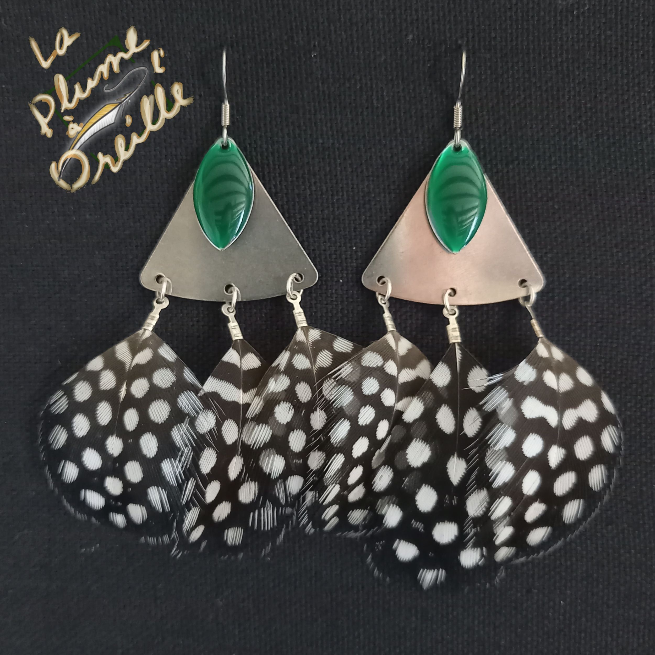 Boucles d'oreilles "Triangle" en plumes. Couleurs perles au choix !