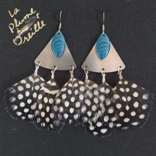 Boucles d'oreilles "Triangle" en plumes. Couleurs perles au choix !