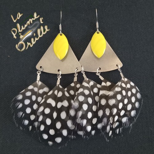 Boucles d'oreilles "Triangle" en plumes. Couleurs perles au choix !