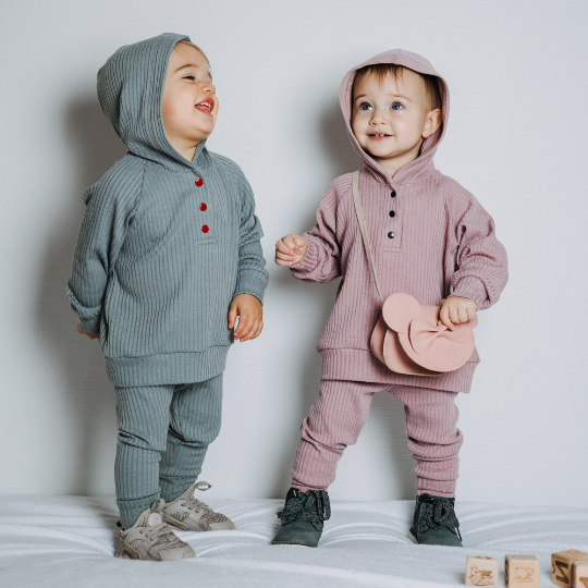 Comment économiser sur les vêtements bébé sans sacrifier le style ni la qualité ?