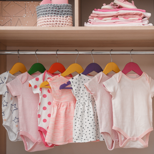 5 conseils pour organiser un dressing bébé fonctionnel et esthétique.